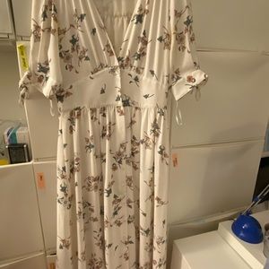 Flowy, white floral maxi dress - perfect for spring and summer